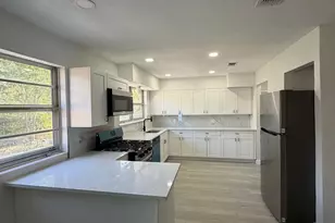 806 S Atkerson Ln, Euless, TX 76040 - Photo 3
