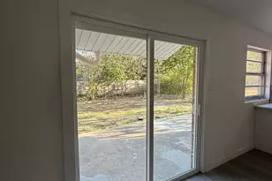 806 S Atkerson Ln, Euless, TX 76040 - Photo 5