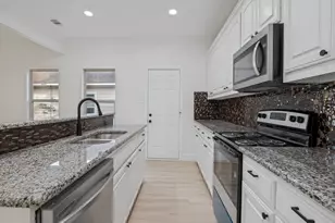214 Lewis St, Waxahachie, TX 75165 - Photo 9