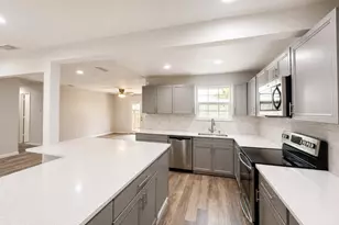4142 Victoria St, Irving, TX 75062 - Photo 9