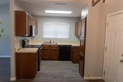 4915 S Prairieview Court, Arlington, TX 76017 - Photo 3
