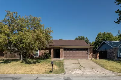 4915 S Prairieview Court, Arlington, TX 76017 - Photo 1