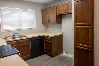 4915 S Prairieview Court, Arlington, TX 76017 - Photo 11