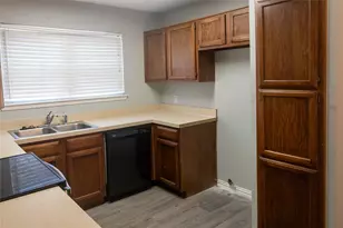 4915 S Prairieview Ct, Arlington, TX 76017 - Photo 11