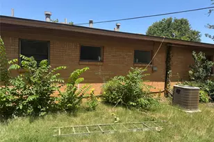 2204 Cloverdale St, Arlington, TX 76010 - Photo 3