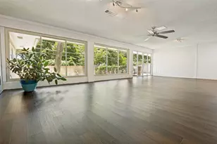 805 Crowley Rd, Arlington, TX 76012 - Photo 11