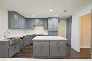 805 Crowley Rd, Arlington, TX 76012 - Photo 3