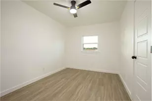 320 SE Gregory St, Burleson, TX 76028 - Photo 11