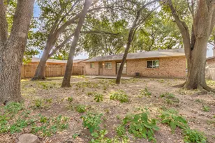 1902 Glenwick Ln, Irving, TX 75060 - Photo 9