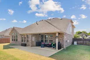 3455 Hidden Holw Dr, Grand Prairie, TX 76065 - Photo 11