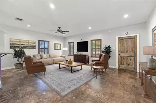 1001 Marigold Ct, Granbury, TX 76049 - Photo 7