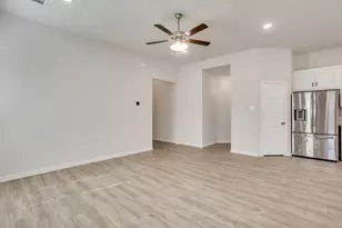 112 Everest Ct, Burleson, TX 76028 - Photo 5