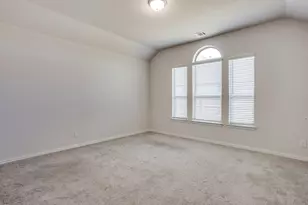 112 Everest Ct, Burleson, TX 76028 - Photo 9