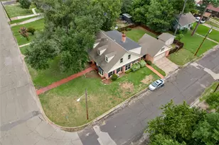 601 N 25th St, Corsicana, TX 75110 - Photo 3