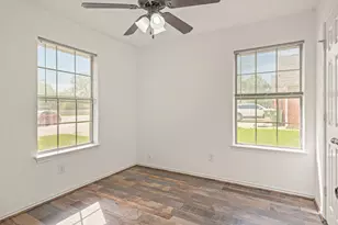 502 S Main St, Aubrey, TX 76227 - Photo 5