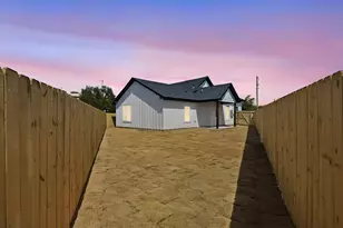 1206 Thicket Ct, Granbury, TX 76048 - Photo 11