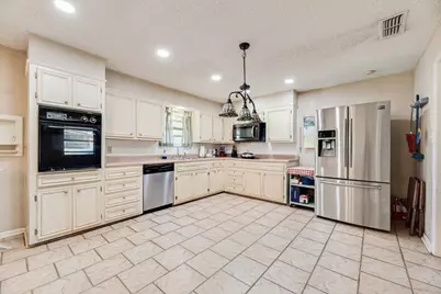 919 Surry Place Drive, Cleburne, TX 76033 - Photo 11