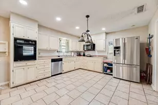 919 Surry Pl Dr, Cleburne, TX 76033 - Photo 11