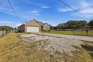 328 Ridge Dr N, Cleburne, TX 76033 - Photo 3