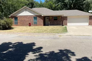 607 E Water St, Weatherford, TX 76086 - Photo 1
