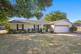 1215 Cindy Ln, Cleburne, TX 76033 - Photo 3