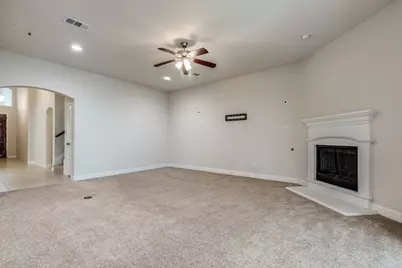 813 Warwick Boulevard, Lewisville, TX 75056 - Photo 5