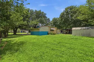 902 W Bridge St, Granbury, TX 76048 - Photo 29