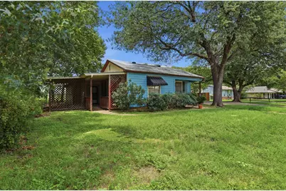 902 W Bridge Street, Granbury, TX 76048 - Photo 3