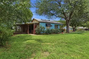 902 W Bridge St, Granbury, TX 76048 - Photo 3