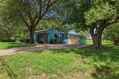 902 W Bridge Street, Granbury, TX 76048 - Photo 1