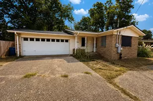 410 Oak St, Malakoff, TX 75148 - Photo 1