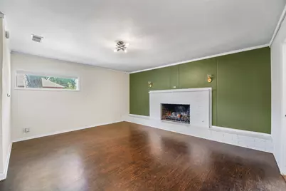 1121 Hudgins Avenue, Fort Worth, TX 76111 - Photo 11