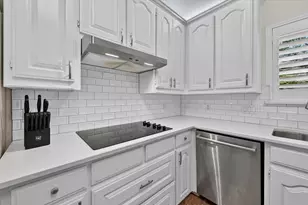 729 Bent Tree Ct, Hurst, TX 76054 - Photo 7