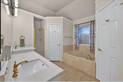 729 Bent Tree Court, Hurst, TX 76054 - Photo 17