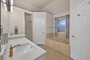 729 Bent Tree Ct, Hurst, TX 76054 - Photo 17
