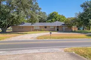 600 E Liberty St, Pilot Point, TX 76258 - Photo 35