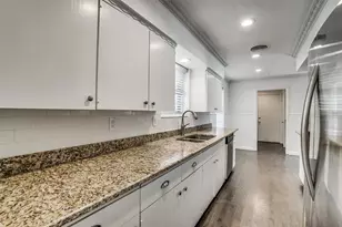 9226 Larchwood Dr, Dallas, TX 75238 - Photo 11