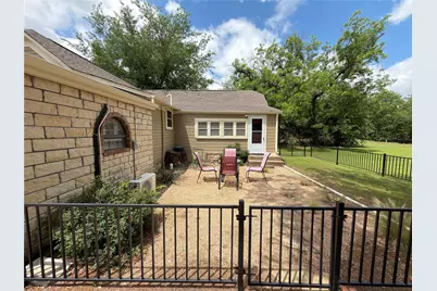 902 W Pearl Street, Granbury, TX 76048 - Photo 31