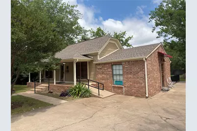 902 W Pearl Street, Granbury, TX 76048 - Photo 3