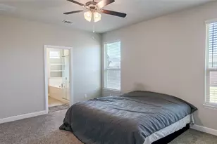 213 Mossy Clf Ln, Fort Worth, TX 76052 - Photo 13