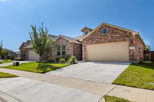 213 Mossy Clf Ln, Fort Worth, TX 76052 - Photo 3