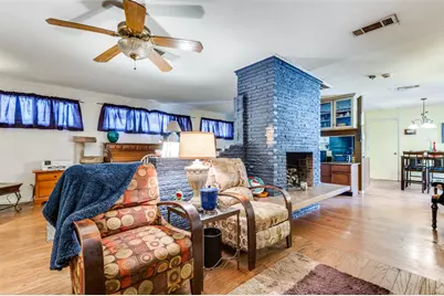 3722 Devonshire Court E, Irving, TX 75062 - Photo 3