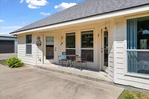 1110 W 23rd St, Clifton, TX 76634 - Photo 3