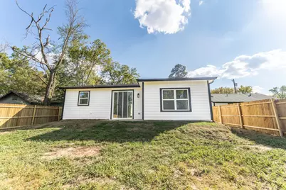 316 Beckham Street W, Sulphur Springs, TX 75482 - Photo 17