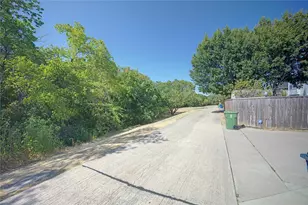 562 Continental Dr, Lewisville, TX 75067 - Photo 31