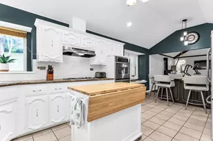 10139 Cherry Tree Dr, Dallas, TX 75243 - Photo 9