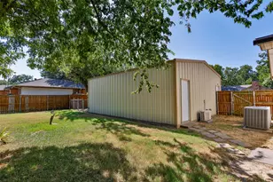 610 S Lee St, Valley View, TX 76272 - Photo 33