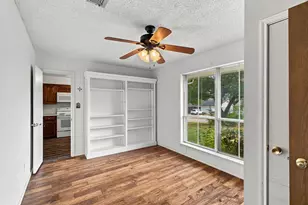 809 S Atkerson Ln, Euless, TX 76040 - Photo 5
