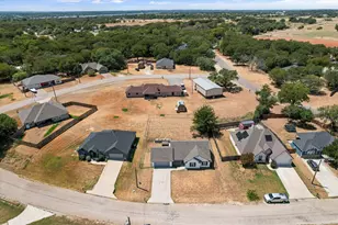 624 Lunar Cir, Granbury, TX 76049 - Photo 9