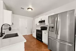 624 Lunar Cir, Granbury, TX 76049 - Photo 5